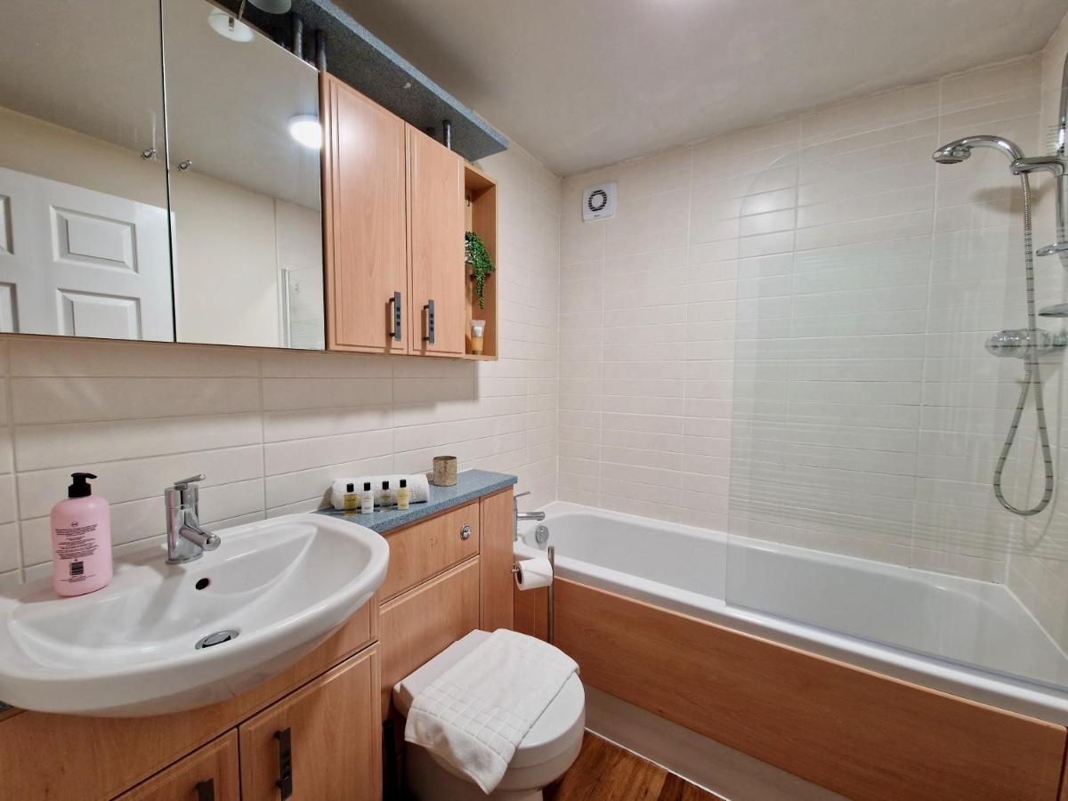 Stylish Luxury Serviced Apartment Next To City Centre With Free Parking - Contractors & Relocators Ковентри Экстерьер фото