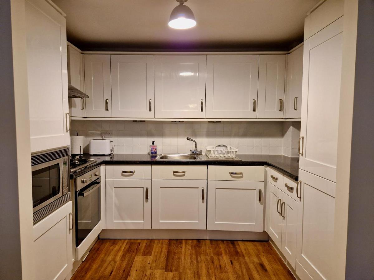 Stylish Luxury Serviced Apartment Next To City Centre With Free Parking - Contractors & Relocators Ковентри Экстерьер фото
